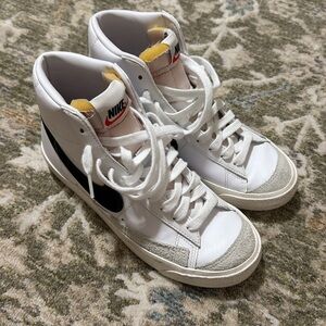 Women Nike Blazer size 7